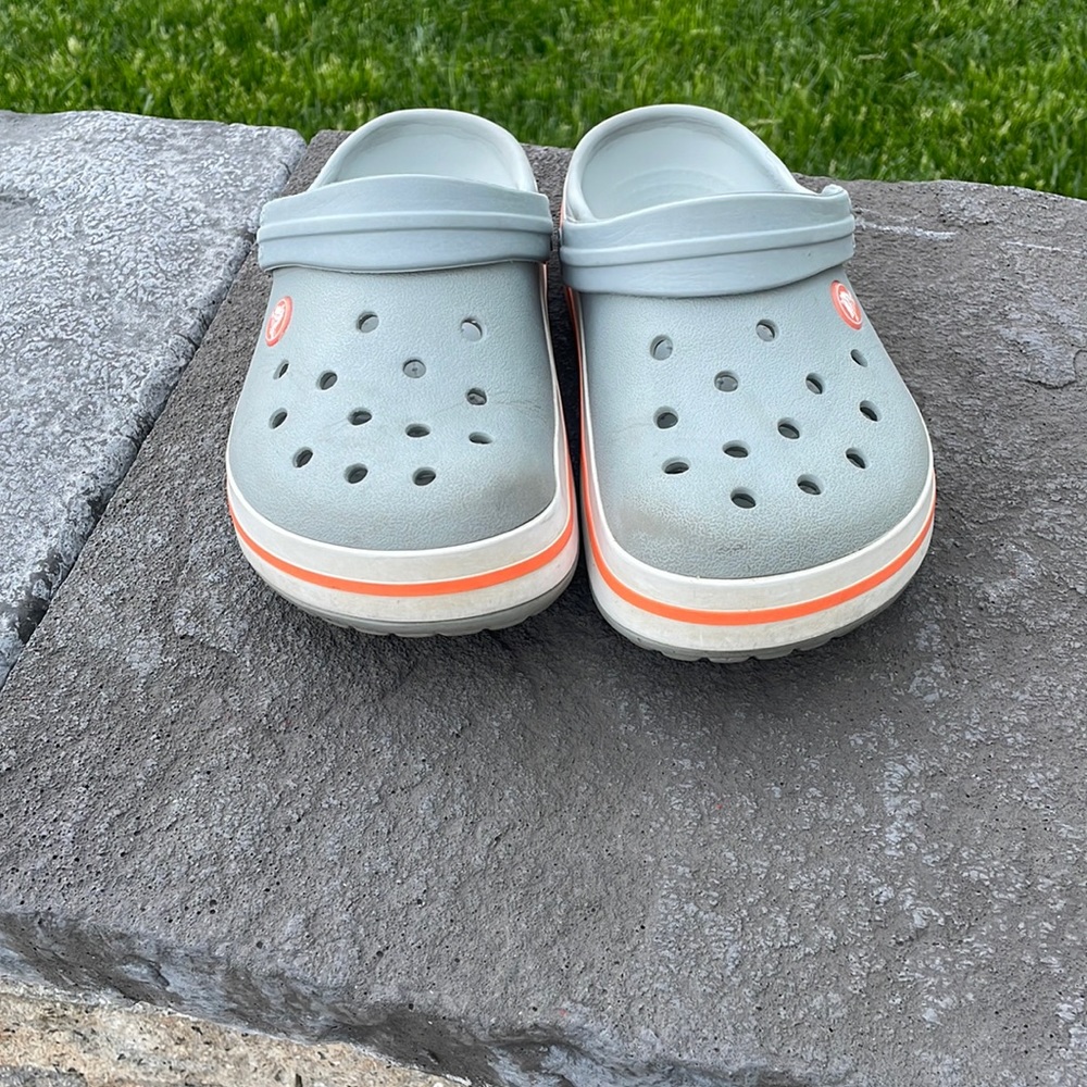 Womens size 6 crocs